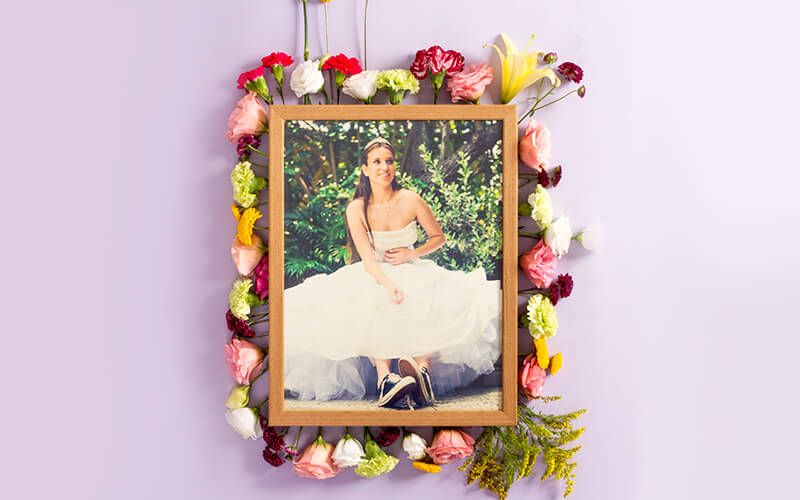 Foto de noiva em quadro com moldura de flores